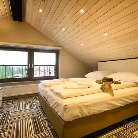 U Piekarzowej 4* Karwia