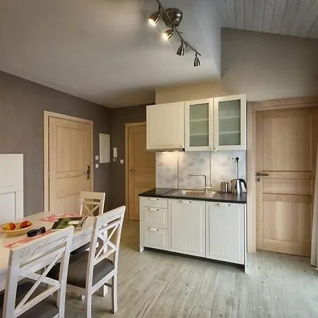 U Piekarzowej 4* Karwia